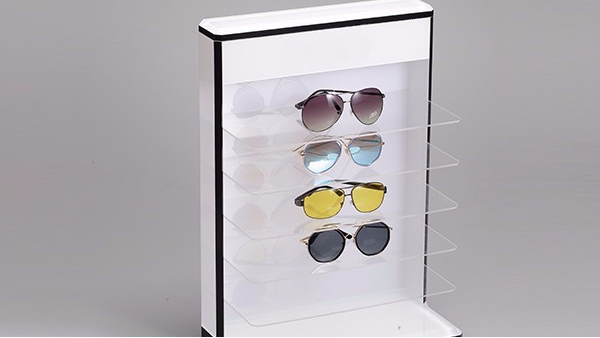 影響亞克力眼鏡展示架使用壽命的主要原因是那些？